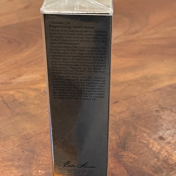 Estée Lauder - Picture 6 of 7